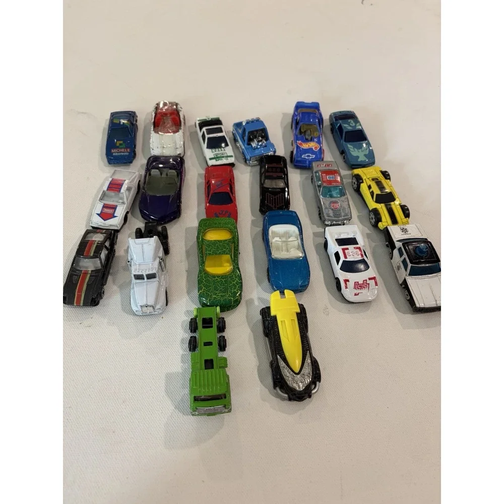 Hot Wheels Matchbox Diecast Plastic Cars Lot of 20 Mixed 1:64 Scale Toy Vehicles